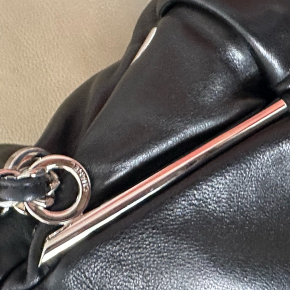 CHANEL bag , like new , AUTHENTIC lambskin ultimate soft leather shoulder bag - Picture 7 of 15